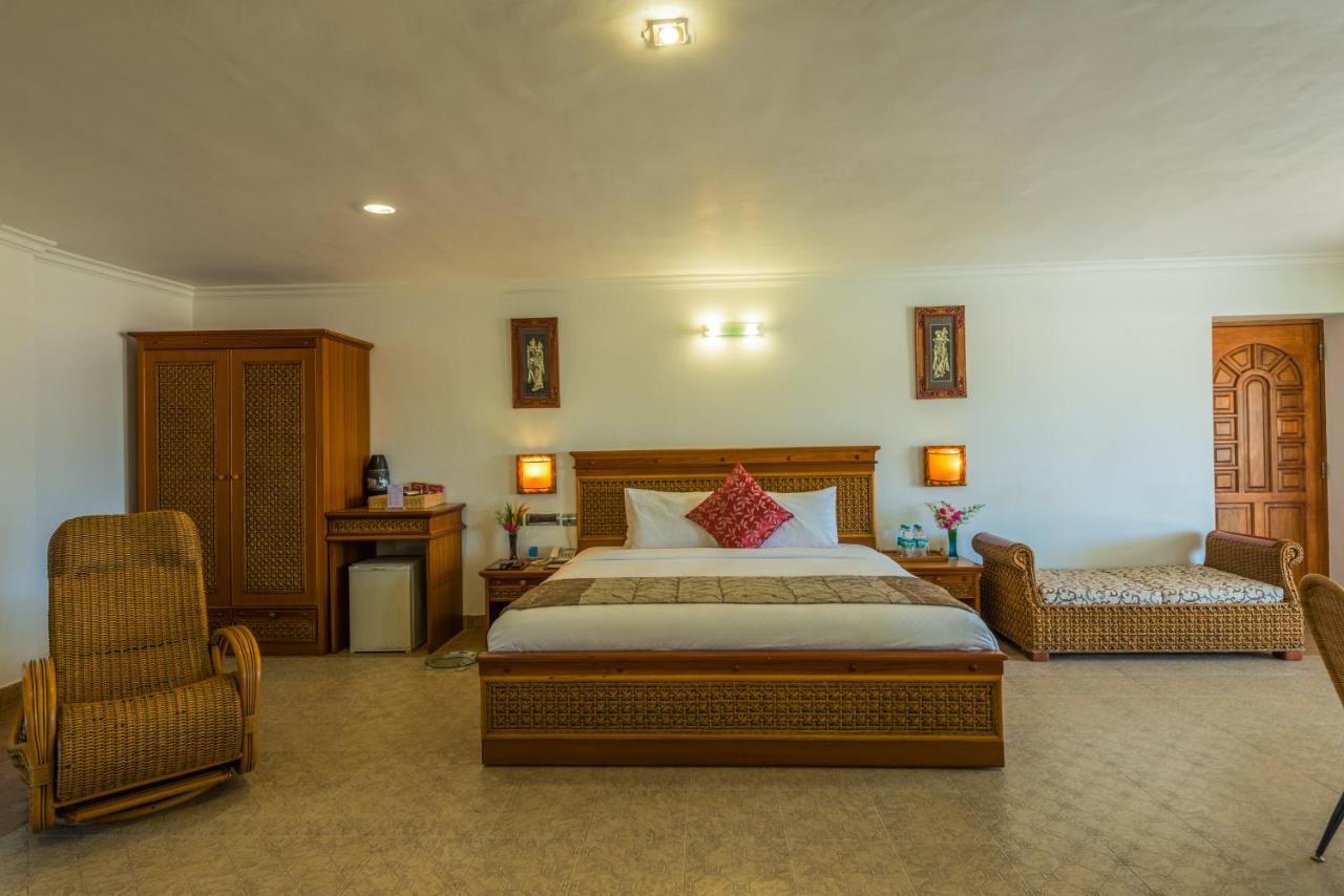 Chariot Beach Resort Mahabalipuram Exteriör bild