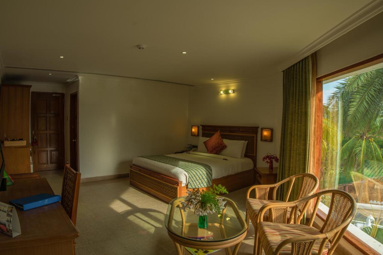 Chariot Beach Resort Mahabalipuram Exteriör bild