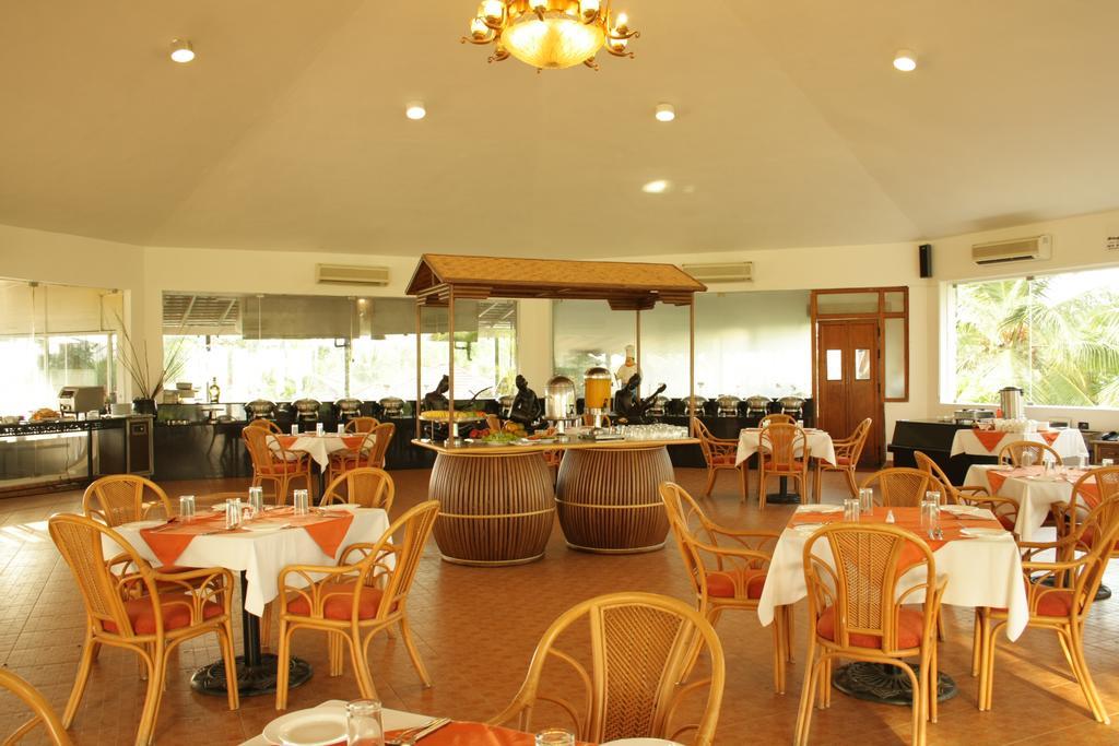 Chariot Beach Resort Mahabalipuram Exteriör bild