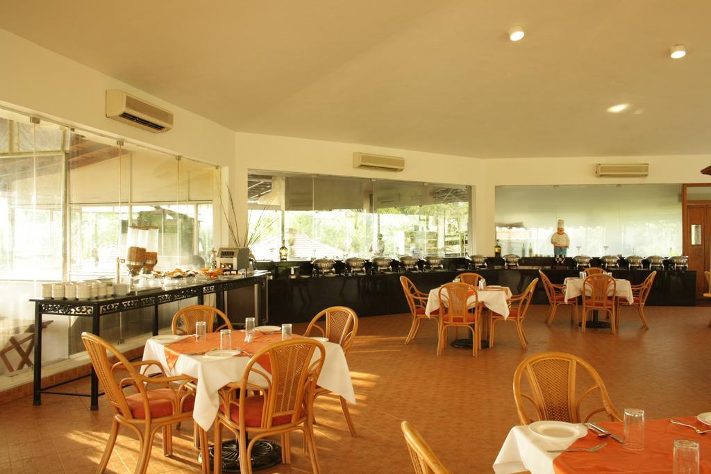 Chariot Beach Resort Mahabalipuram Exteriör bild
