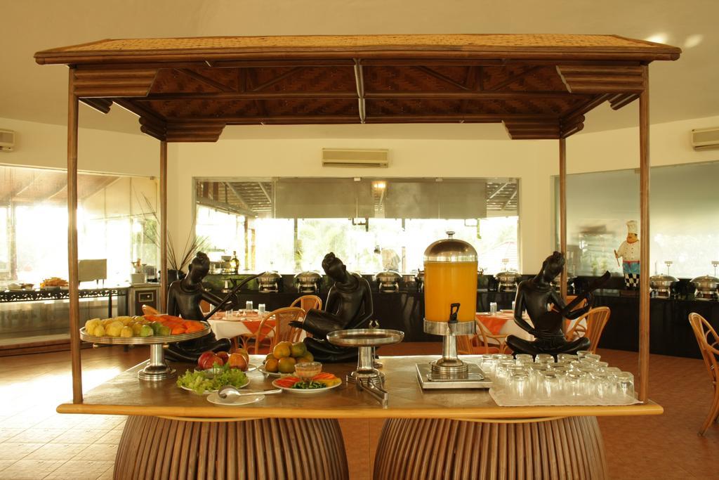 Chariot Beach Resort Mahabalipuram Exteriör bild