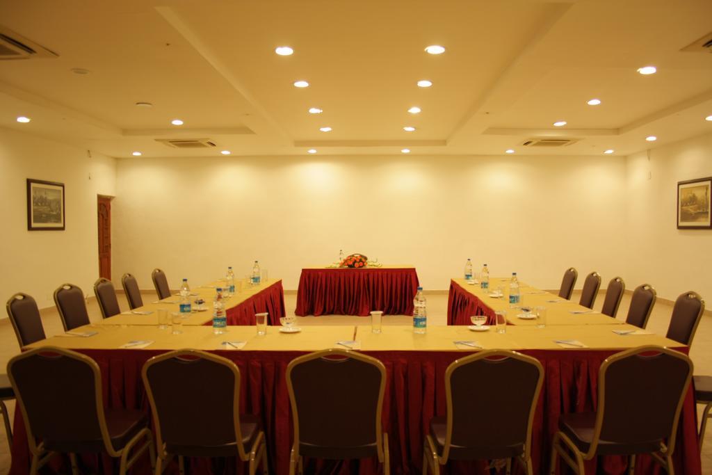 Chariot Beach Resort Mahabalipuram Exteriör bild