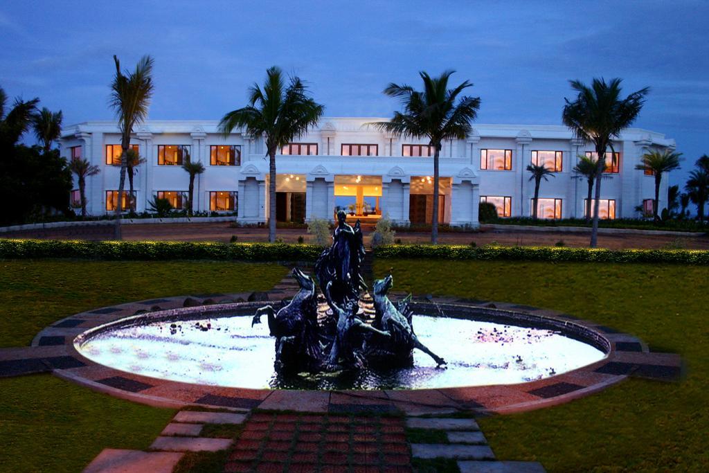 Chariot Beach Resort Mahabalipuram Exteriör bild