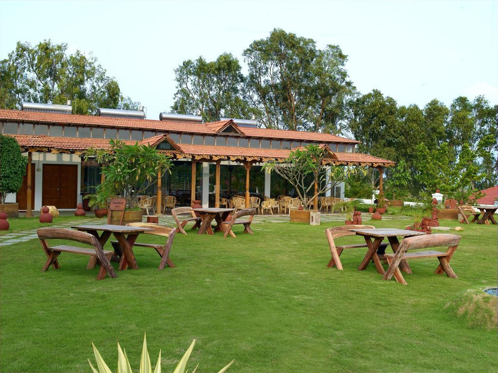 Chariot Beach Resort Mahabalipuram Exteriör bild