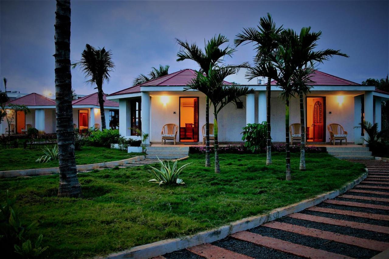 Chariot Beach Resort Mahabalipuram Exteriör bild