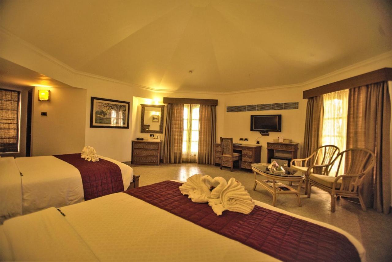 Chariot Beach Resort Mahabalipuram Exteriör bild