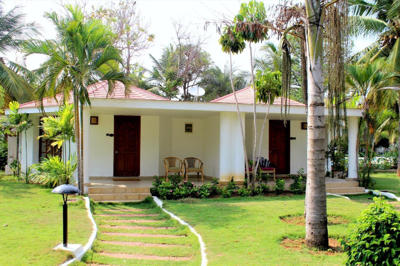 Chariot Beach Resort Mahabalipuram Exteriör bild