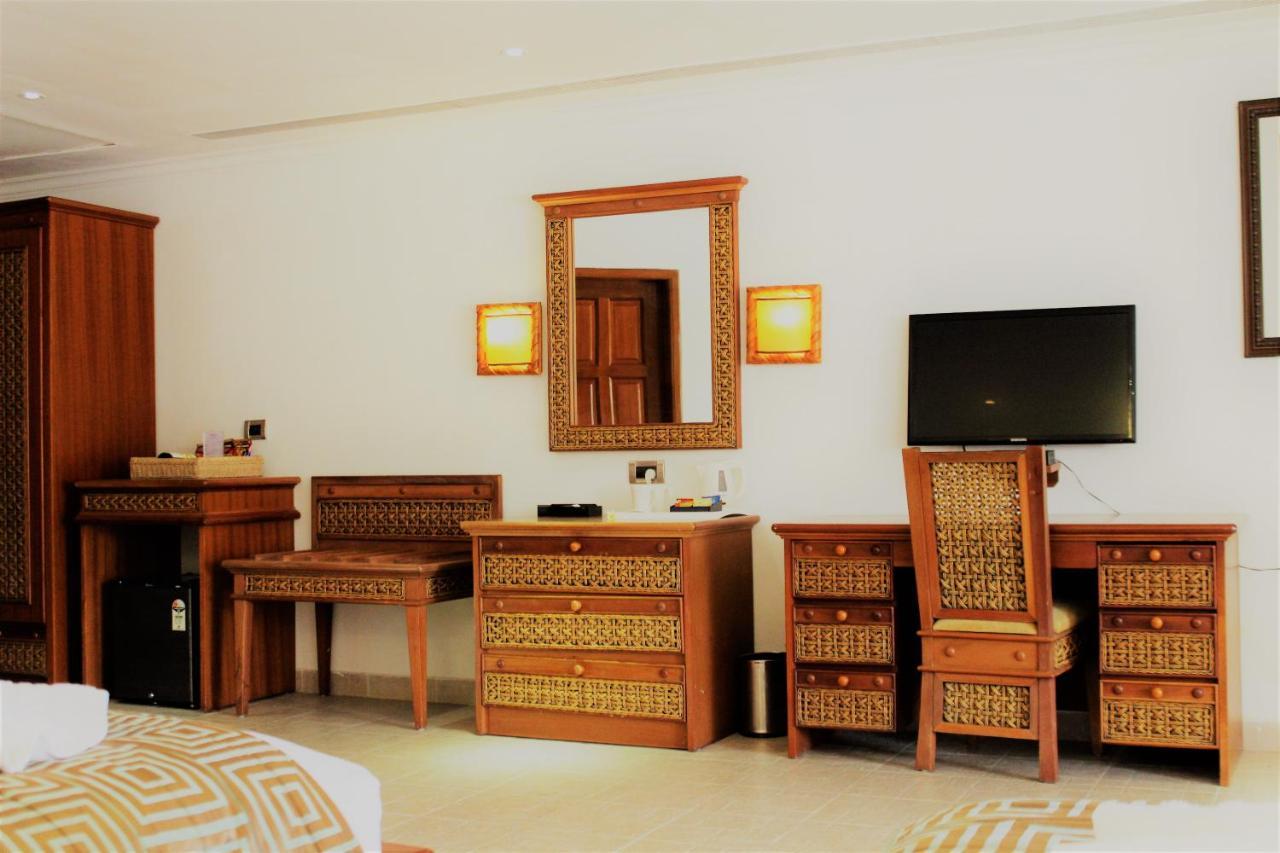 Chariot Beach Resort Mahabalipuram Exteriör bild