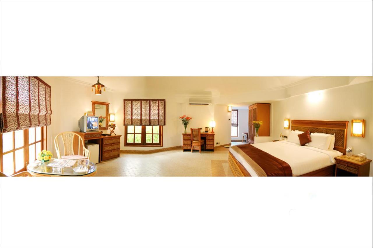 Chariot Beach Resort Mahabalipuram Exteriör bild