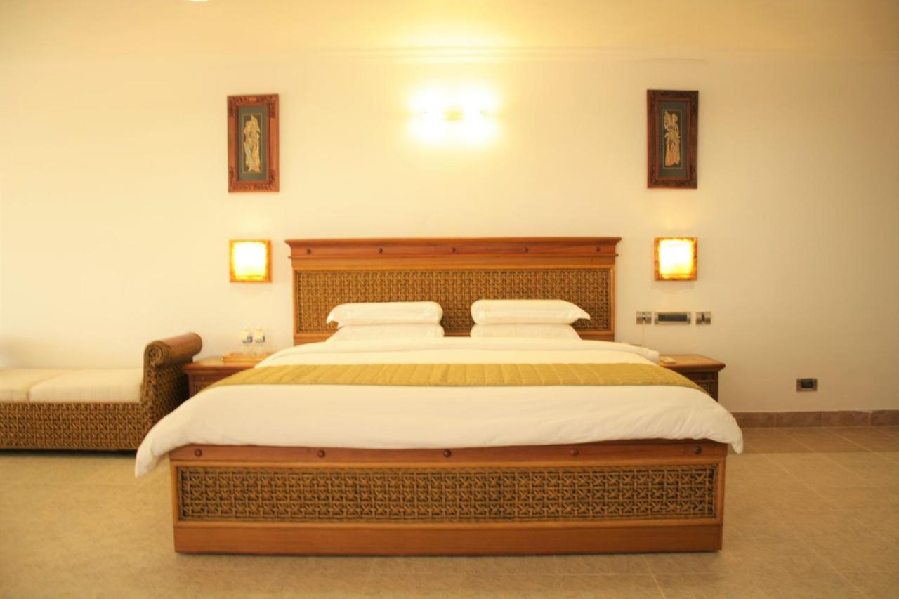 Chariot Beach Resort Mahabalipuram Exteriör bild